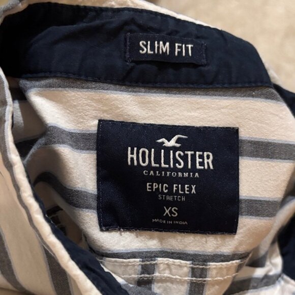 Hollister Men's Blue and White Striped Casual Shirt - Picture 2 of 3